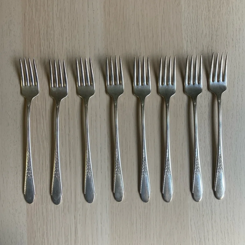 Vintage Set of Silver Plated Forks, WM. ROGERS & SON IS, GARDENIA Pattern 1941